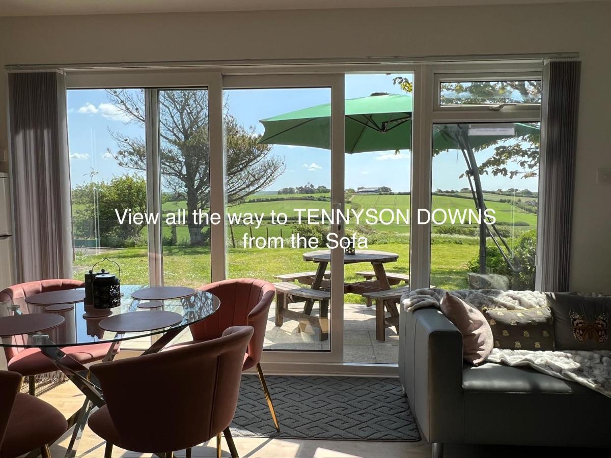 Valley View Self-Catering Coastal Bungalow In Rural West Wight Freshwater Kültér fotó