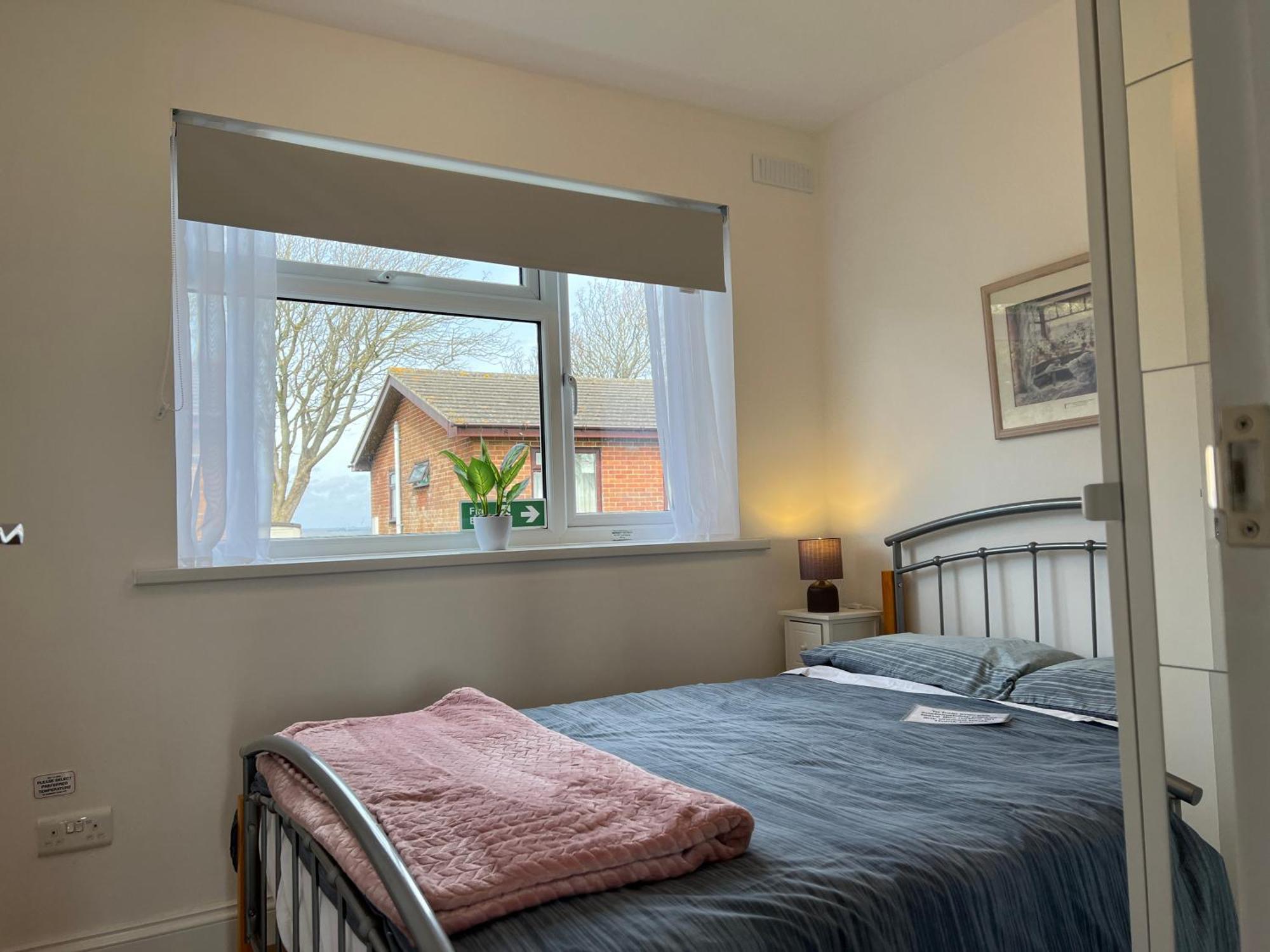 Valley View Self-Catering Coastal Bungalow In Rural West Wight Freshwater Kültér fotó